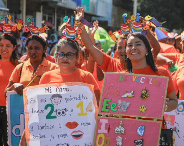 Este miércoles Falcón celebró el vigésimo quinto aniversario de la educación inicial con un majestuoso desfile que tuvo lugar en la avenida Manaure de Coro.