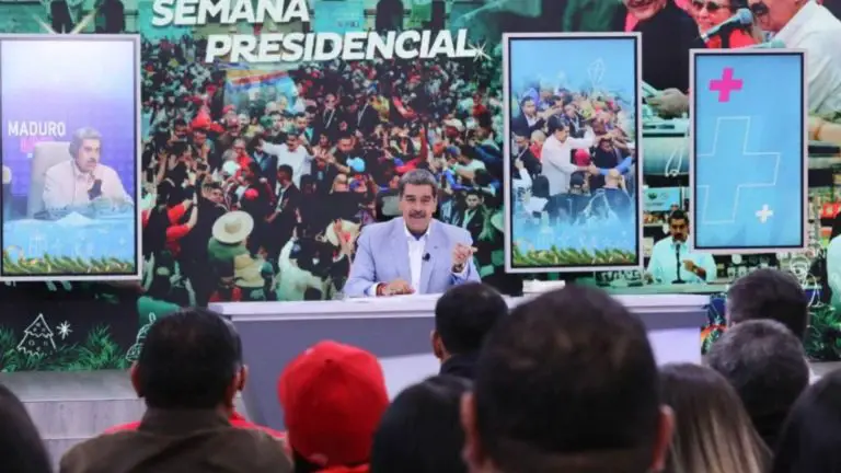 Maduro pide “vacunar” a los niños contra canciones como “+57” de Karol G