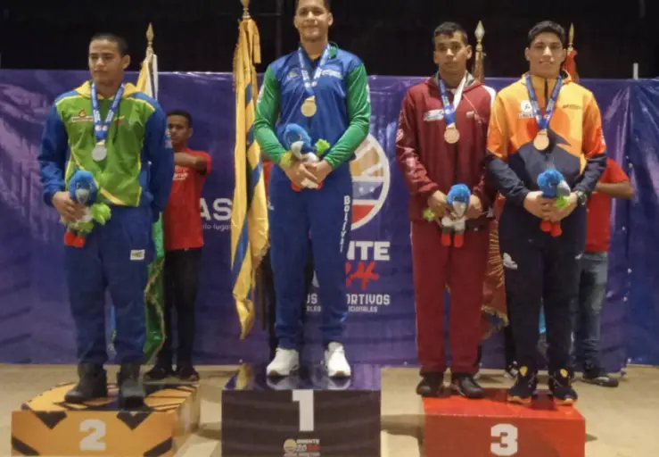 Mirela Herman (tiro deportivo) y Zairy Villavicencio (taekwondo) se colgaron medallas de bronce para la delegación falconiana en los Juegos Nacionales Oriente.