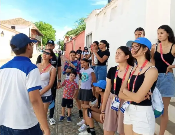 La Corporación Falconiana de Turismo (CORFALTUR) ha llevado a cabo una emocionante guiatura turística en el corazón del Centro Histórico de Coro.