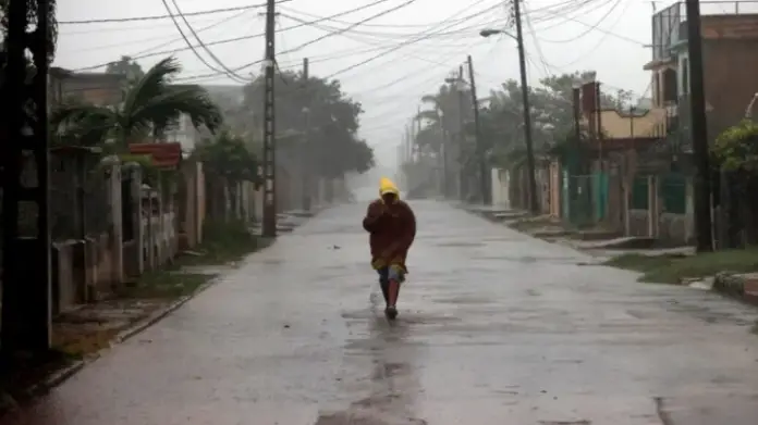 Las lluvias derivadas del huracán Rafael continúan afectando el occidente de Cuba, según reporta el Centro de Pronósticos del Instituto de Meteorología de Cuba