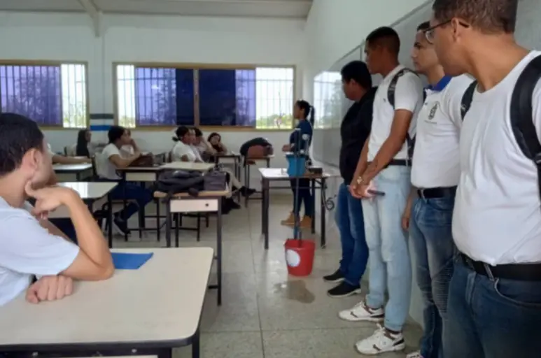 Más de 50 estudiantes del SINU 2024 que se encuentran en la fase introductoria de la UNEFA Falcón disfrutaron de un muestra científica tecnológica.