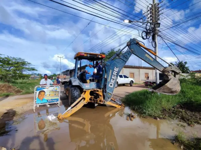 El coordinador de Protección Civil en el municipio Silva, Jon Saavedra, aseguró que las afectaciones en la zona solo han sido calles anegadas.