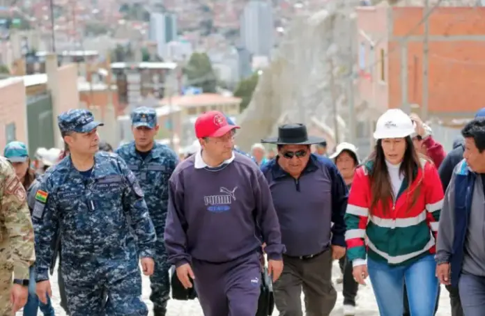 Este domingo el presidente de Bolivia, Luis Arce, se trasladó a Bajo Llojeta en La Paz con el propósito de brindar asistencia humanitaria a los damnificados.