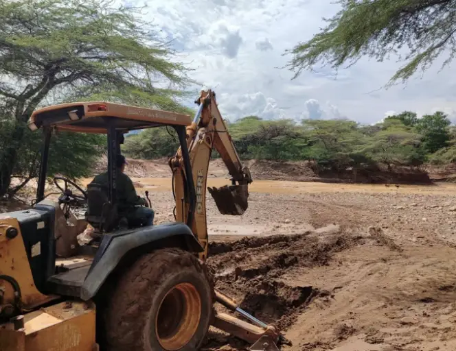 En la parroquia Agua Larga de Federación, seis familias que habitan en el sector Taparoy Abajo se mantienen aislados por la crecida de la quebrada El Balcón.