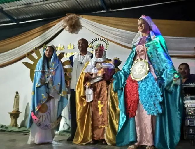 Noche de gala vestida de María en el municipio Unión