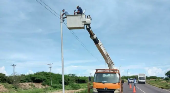 A través del Plan Integral de Iluminación de Vías Expresas, más de 100 mil transeúntes de la Península de Paraguaná y la zona occidental son favorecidos.