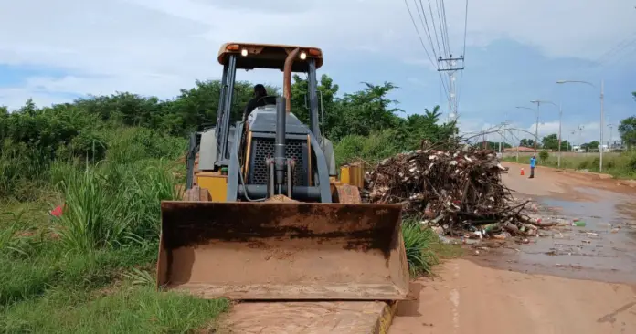 El alcalde de Mauroa, José Chirinos informó que se mantiene atentos en la zona Sur del río Barrancas por la salida de su cauce a la altura del aliviadero.