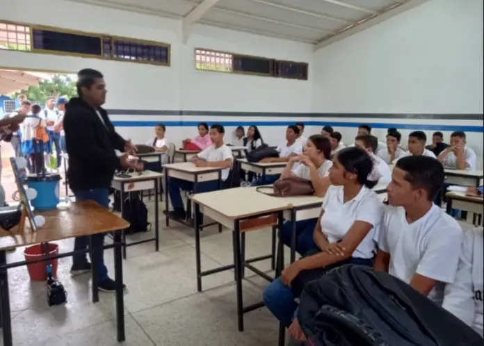 Más de 50 estudiantes del SINU 2024 que se encuentran en la fase introductoria de la UNEFA Falcón disfrutaron de un muestra científica tecnológica.