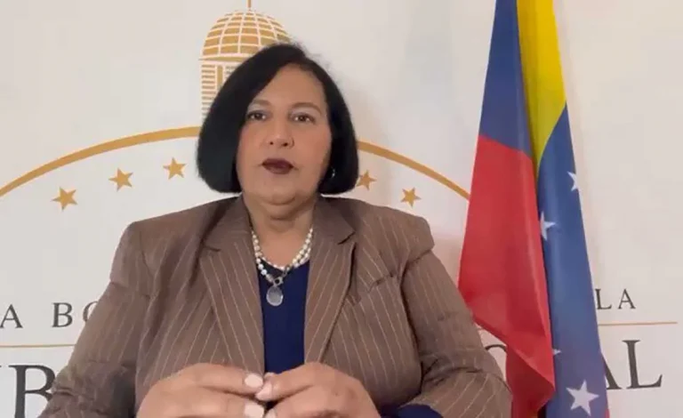 Maduro: Dinorah Figuera debe enfrentar la justicia