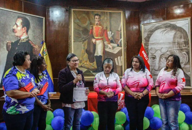 En Falcón reconocen labor de mujeres y hombres feministas de paz