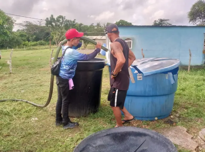 Familias de El Caimán fueron asistidas con distribución de agua potable