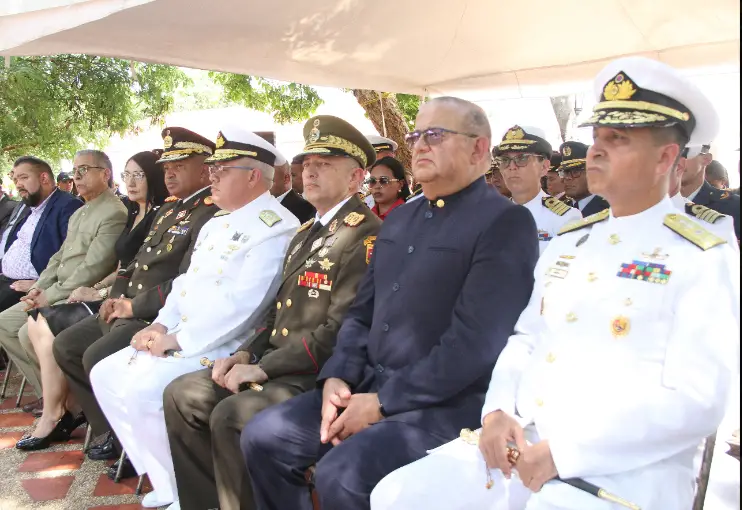 En la histórica Plaza Bolívar de Coro, municipio Miranda en el estado Falcón, se llevó a cabo un solemne acto en honor al Padre de la Patria, Simón Bolívar.