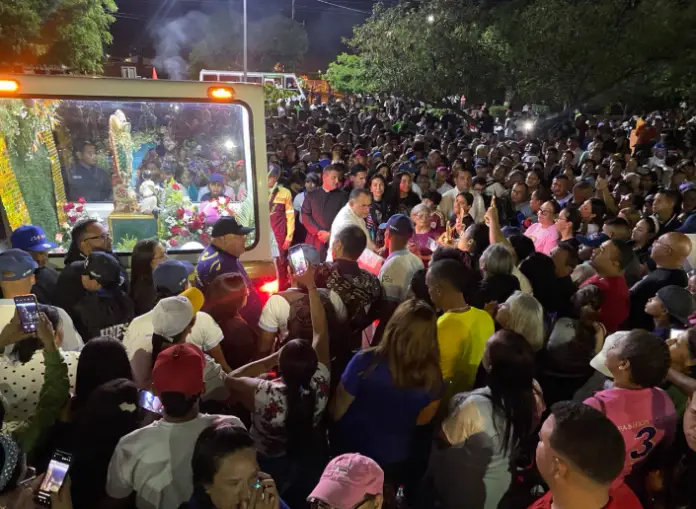 El trayecto inició con solemnidad y fervor a la devoción guadalupana este miércoles 11 de diciembre desde la Urbanización Los Médanos de Coro.