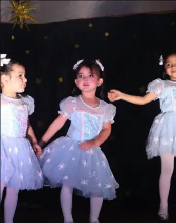 La escuela de danzas Churuguara efectuó la gala "Estrellas de Navidad" con el propósito de mostrar el avance de las niñas en su formación artística.