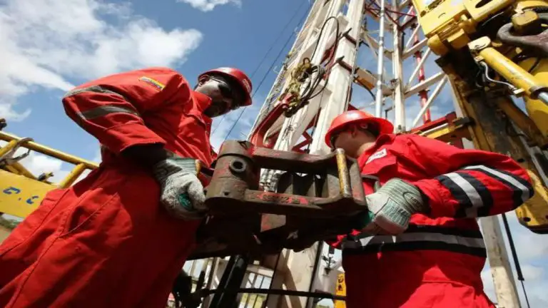 Producción petrolera bajó 29.000 barriles diarios en noviembre a 960.000 bpd