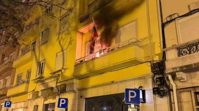 Atacan consulado de Venezuela en Lisboa (ESTO SE SABE)