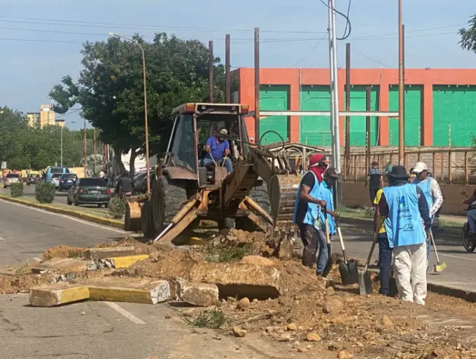 En el primer lunes del año 2025, el alcalde Henry Hernández dio inicio a los trabajos de modernización de la segunda fase de la avenida Manaure.