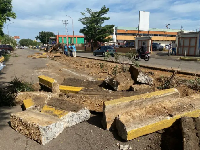 En el primer lunes del año 2025, el alcalde Henry Hernández dio inicio a los trabajos de modernización de la segunda fase de la avenida Manaure.