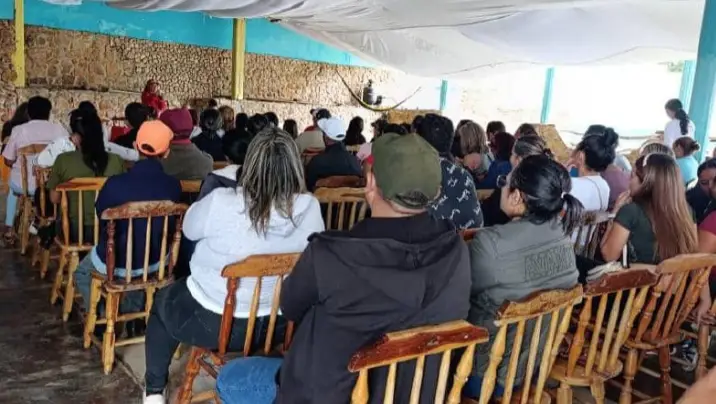 Los 75 líderes de comunidad, los 42 jefes de UBCH y los 21 circuitos comunales de las siete parroquias del municipio Federación sostuvieron una asamblea general