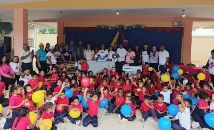 Este martes 28 de enero se hace entrega de nueve aires acondicionados, un congelador, una licuadora y una bomba de agua para el CEIS Samuel Robinson.