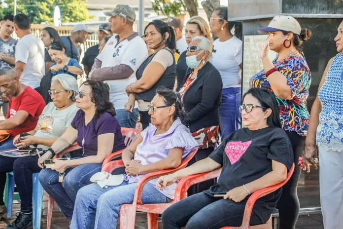 Este domingo en el sector San Nicolás de Coro, la organización popular discutió las siete propuestas que van a la Consulta Popular Nacional.