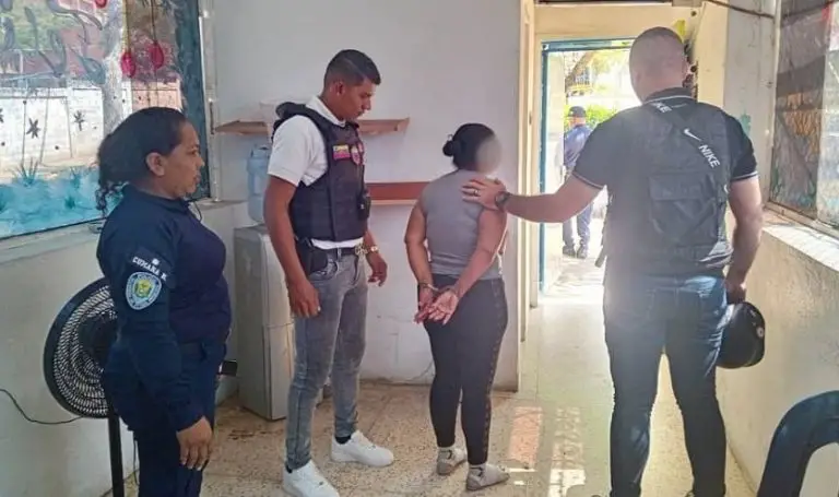 Detenida abuela y su pareja por maltratar a su nieto