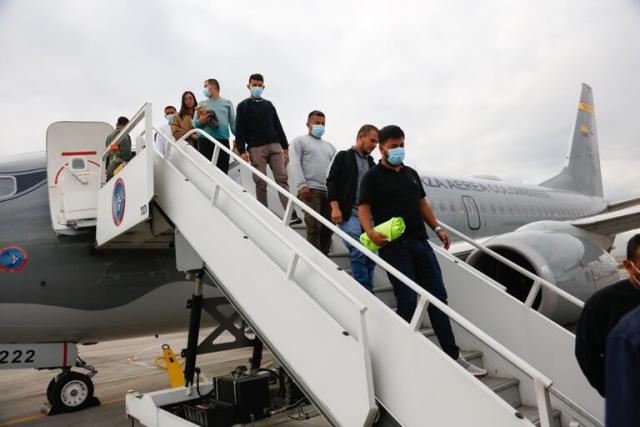 Llega a Colombia el segundo avión con 110 deportados desde EE.UU.