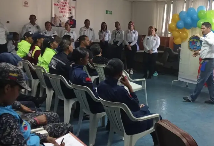 El Instituto Nacional de Capacitación y Educación Socialista abrió sus puertas para celebrar la expo informativa: "El abrazo como fórmula para la felicidad".