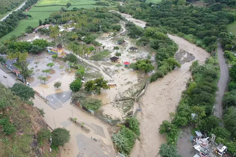 Ecuador | Intensas lluvias dejan fuertes desbordamientos de ríos