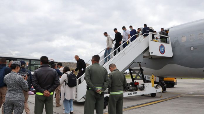 llega-a-colombia-un-tercer-avion-con-deportados-de-eeuu-35472