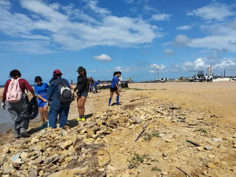 Punta Cardón: “Manos a la costa” llegó a playa Punta La Barra