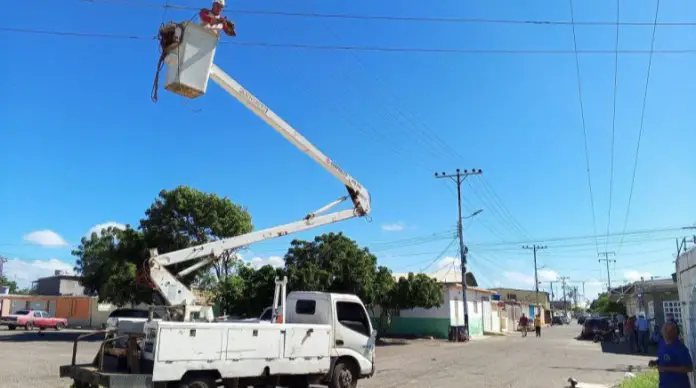 La Corporación Eléctrica Nacional (Corpoelec) realizó mejoras a los circuitos eléctricos, Punto Fijo I, Inavi y Antiguo Aeropuerto.