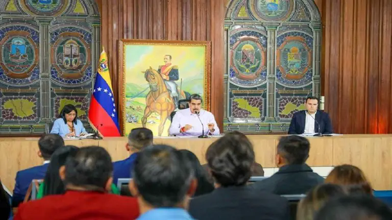 Maduro aumenta 54% los recursos para gobernaciones y alcaldías