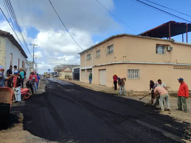 Plan de Bacheo en vías internas de Churuguara continúa