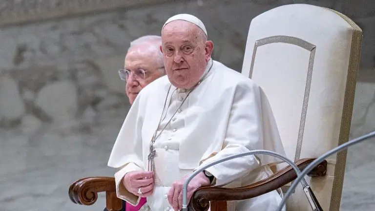 ¡ÚLTIMA HORA! El papa Francisco sufre una neumonía bilateral y presenta “un cuadro complejo”