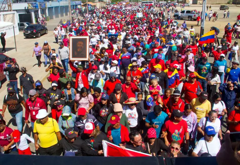 Marcha de los Claveles Rojos: 40 años de la Siembra de Alí (FOTOS)