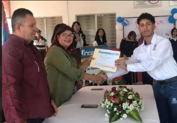 Inces Falcón otorgó 65 certificados a aprendices en diversos oficios