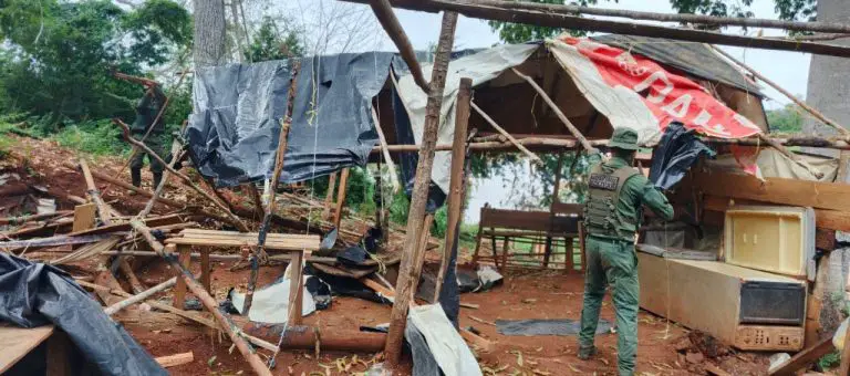 FANB destruye campamento de minería ilegal que contaminaba el  Gurí