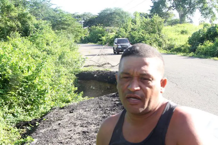 En la carretera Coro-Churuguara una falla de borde amenaza con causar una situación trágica debido a su magnitud y a su ubicación entre dos curvas.