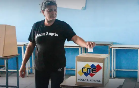 Los habitantes del corredor “La Guinea” de Coro asistieron a su centro de votación de forma masiva para participar en la primera Consulta Popular Nacional 2025