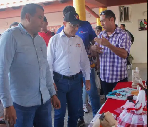 El ministro de Cultura, Ernesto Villegas y el gobernador Víctor Clark, reabrieron las puertas de la Casa de la Cultura "Alí Brett Martínez" en Carirubana.