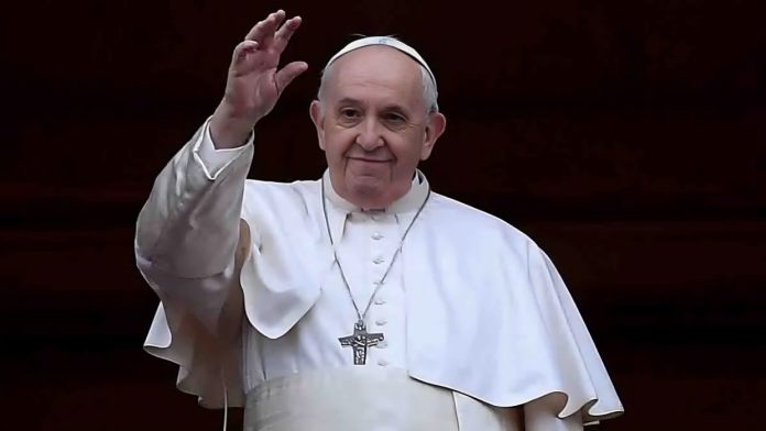 El estado del papa Francisco mostró una “ligera mejoría” este lunes, según informó el Vaticano, mientras el pontífice, en estado crítico, cumplía su undécimo día en el hospital a causa de una doble neumonía.