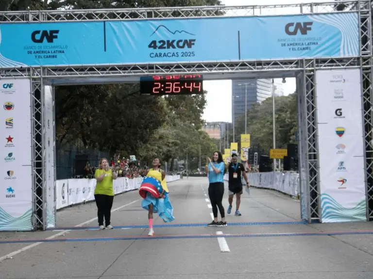 Falconiana Magaly García se impuso en el Maratón CAF 2025