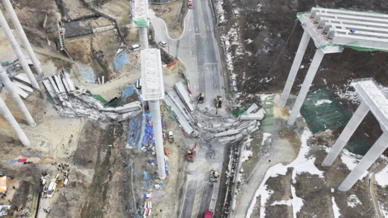 Colapsa puente en Corea del Sur y mata a cuatro personas (+VIDEO)