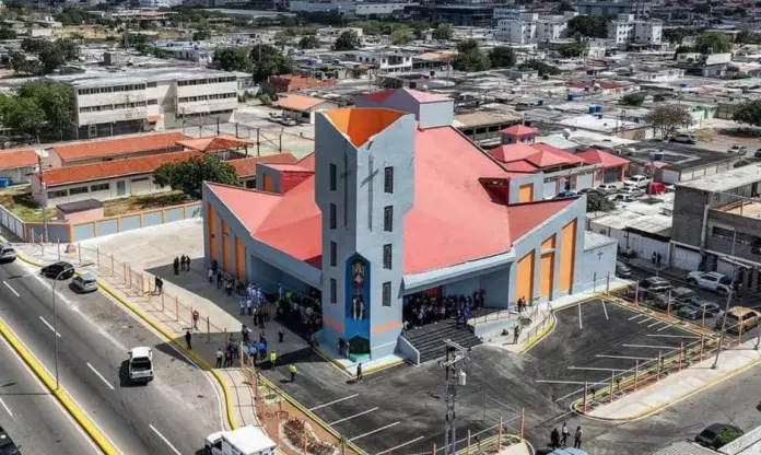 El Gobierno del estado Falcón junto a la Misión Venezuela Bella entregó el remozamiento de la iglesia San Martín de Porres, un templo digno.