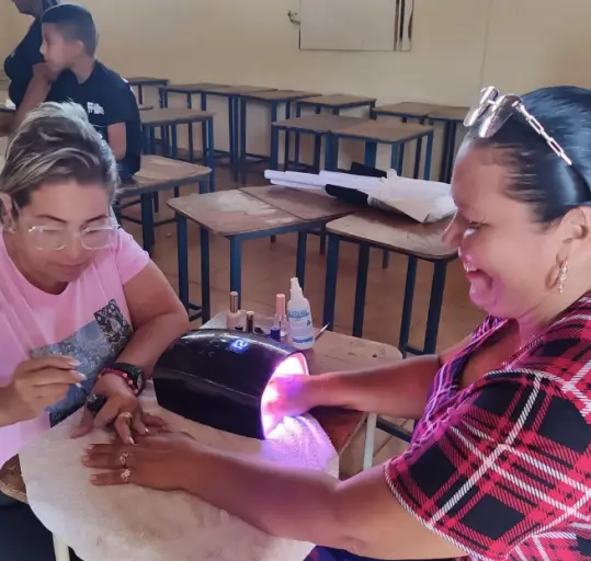 El programa social impulsado por el gobernador Víctor Clark "Y Dios me hizo mujer" brindó atención integral a 59 lideresas de comunidades de Federación.