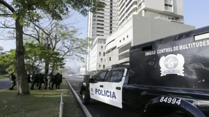 La policía de Panamá reprimió una movilización sindical este miércoles en protesta contra un plan de reformas al seguro social.