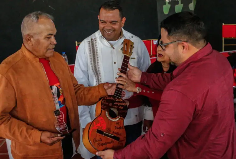 Este viernes el Consejo Legislativo del estado Falcón realizó una sesión especial para entregar la orden Alí Primera, en su única clase, a 10 cultores falconianos.