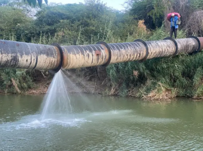 Los vecinos del sector Malecón de Caujarao, municipio Miranda, denuncian la rotura de una tubería matriz que lleva varios meses.